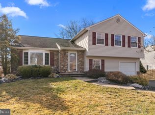 1423 Scarlet Oak Rd, Yardley, PA 19067