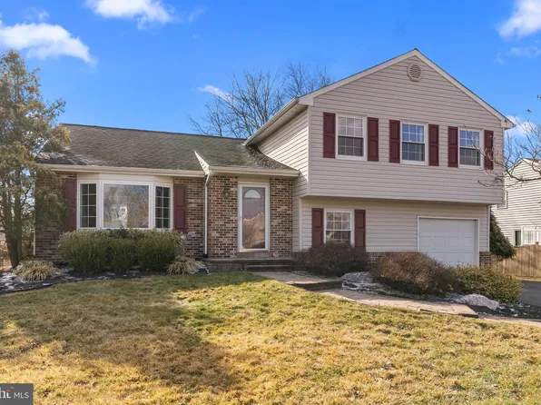 1423 Scarlet Oak Rd, Yardley, PA 19067