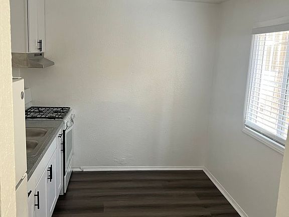 4th image of 444 S Burlington Ave APT 106