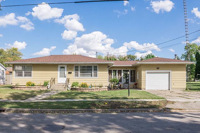 1st image of 1414 Oakwood Ave