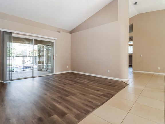 3rd image of 1484 E Lake Woodlands Pkwy