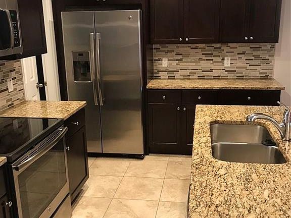 3rd image of 963 Celtic Cir