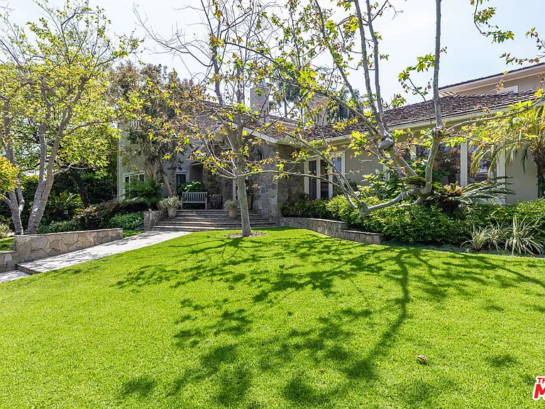 1185 Corsica Dr — Photo 1