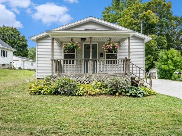 916 Yeomans St, Ionia, MI 48846