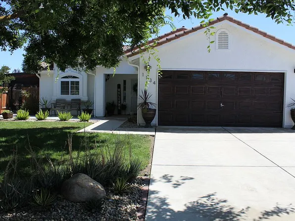 1134 Marks Ct, Dinuba, CA 93618