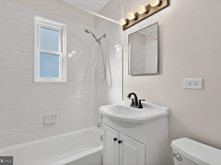 1410 N Quinn St #7 — Photo 16