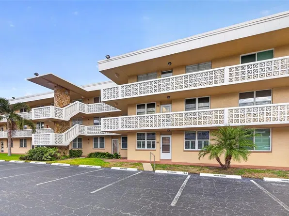 4915 BAY STREET NE #124, ST PETERSBURG, FL 33703
