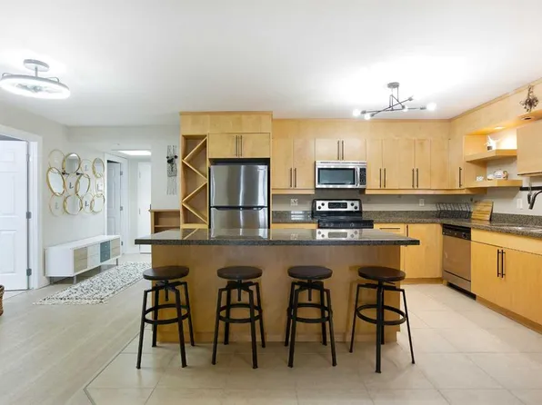 350 S 4th Ave NE #102, Calgary, AB T2E 0J3