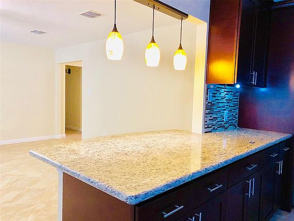 4th image of 5207 Shady Oaks Ln
