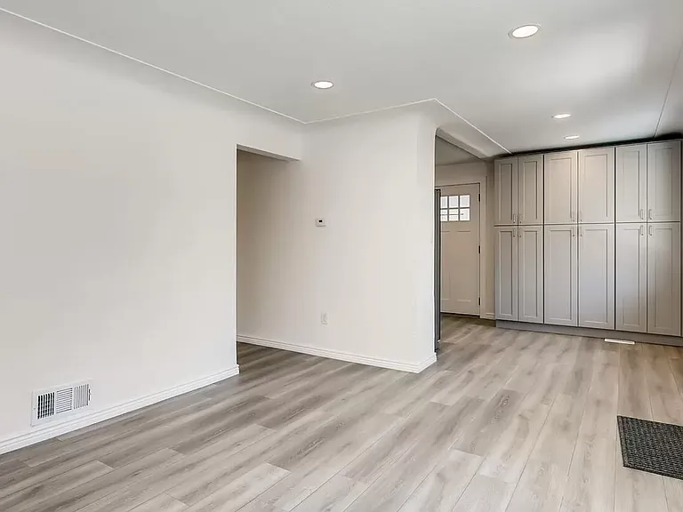 1526 N Wolff St — Photo 11