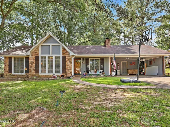 2906 Pine Ridge Dr, Pearl, MS 39208