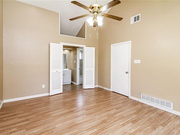 4th image of 2512 Montclair Ln