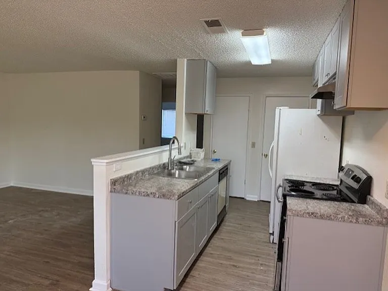 712 Kerryjen Ct — Photo 4
