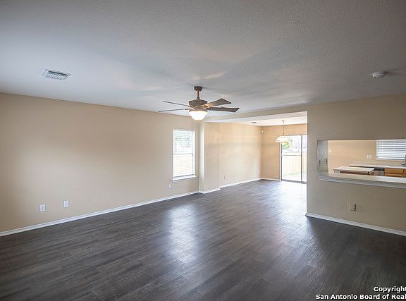 3rd image of 407 Benetton Dr