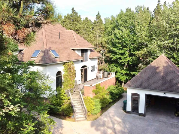 5912 Five Mile Point Rd, Allouez, MI 49805