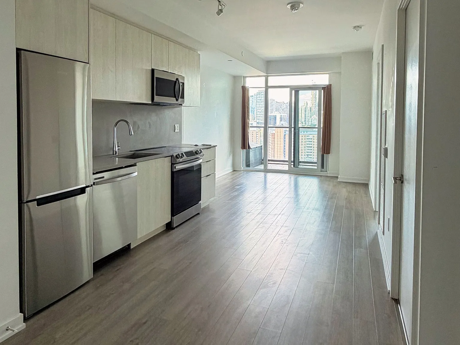 1 bed, $2,100 — Photo 3