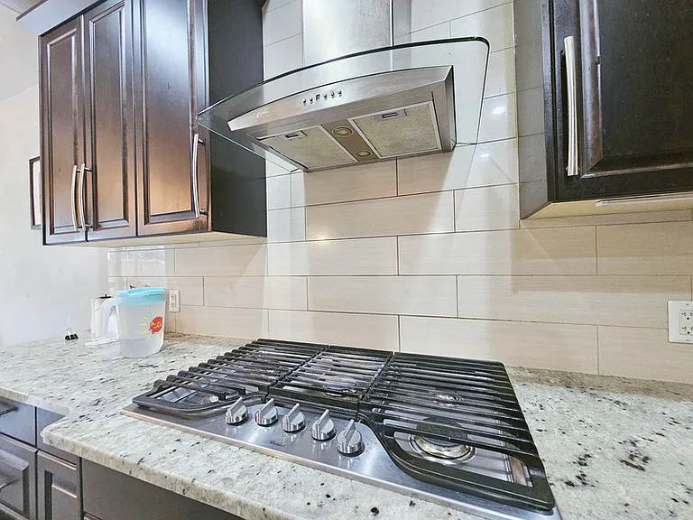 546 Albany Way NW — Photo 26