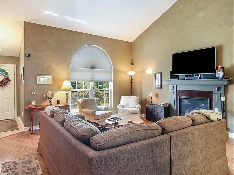 50 Pleasant Ln — Photo 2