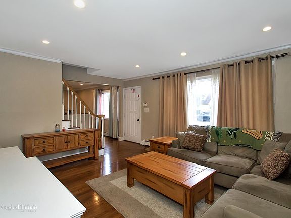 2nd image of 19 Briaroot Dr