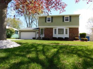 1335 Doebler Dr, North Tonawanda, NY
