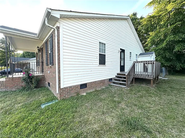 2127 Fairbrother St — Photo 9