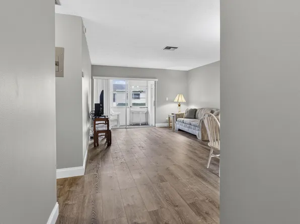 2703 Dudley Drive W #H, West Palm Beach, FL 33415