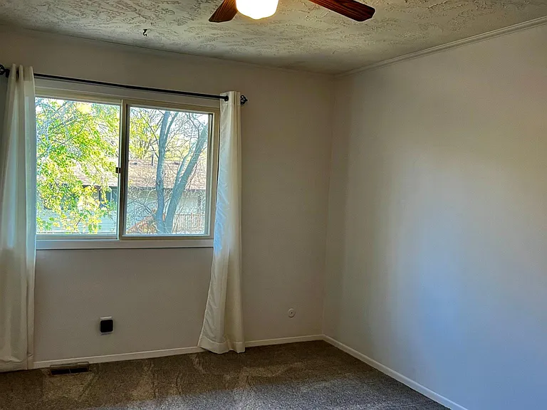 5044 Southwood Cir — Photo 4