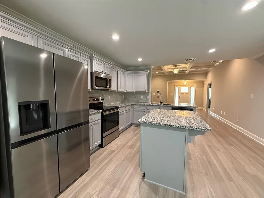4 bed, 2.0 bath, 1739 sqft, $2,195 — Photo 2