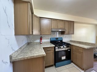 304 Green Hollow Dr, Iselin, NJ 08830