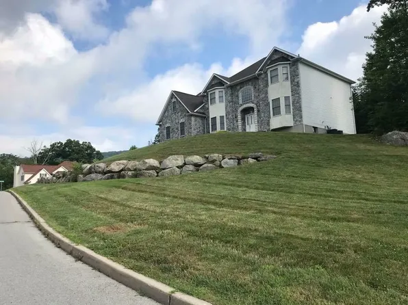 12 Deer Run Trl, Fort Montgomery, NY 10922