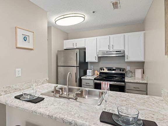 5th image of 3920 Knickerbocker Pkwy #3829E