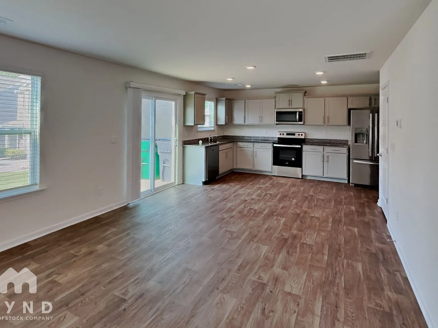 4 bed, 2.5 bath, 1613 sqft, $2,095 — Photo 3