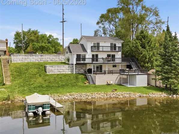 7217 Andersonville Rd, Clarkston, MI 48346