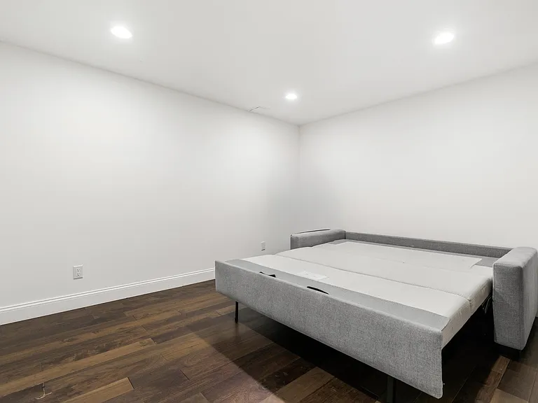 56 Sycamore Rd — Photo 27