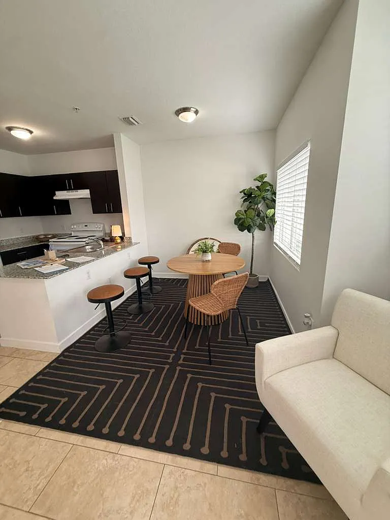 2 bed, 800 sqft, $2,299 — Photo 2