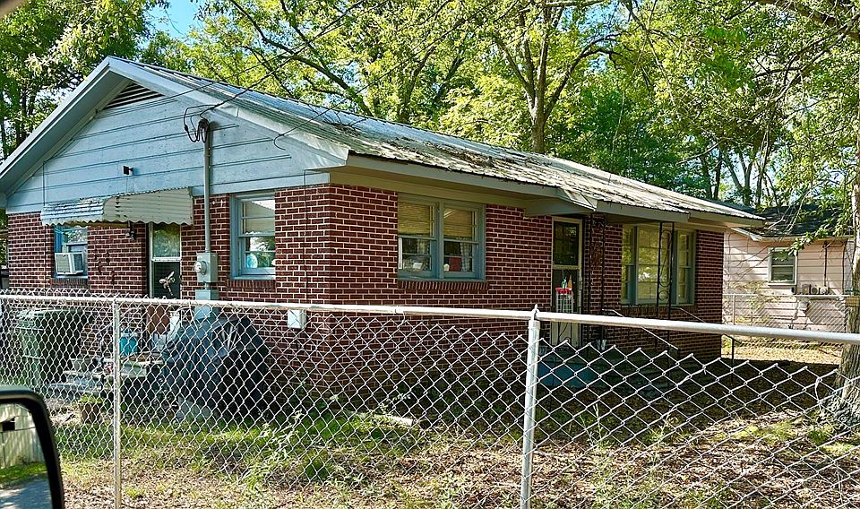 2nd image of 918 Northside Dr