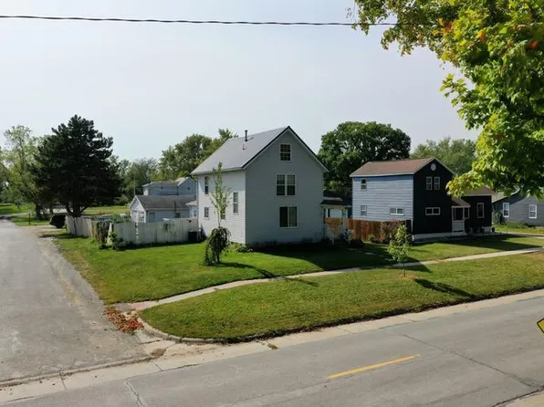 620 E 3rd St, West Liberty, IA 52776
