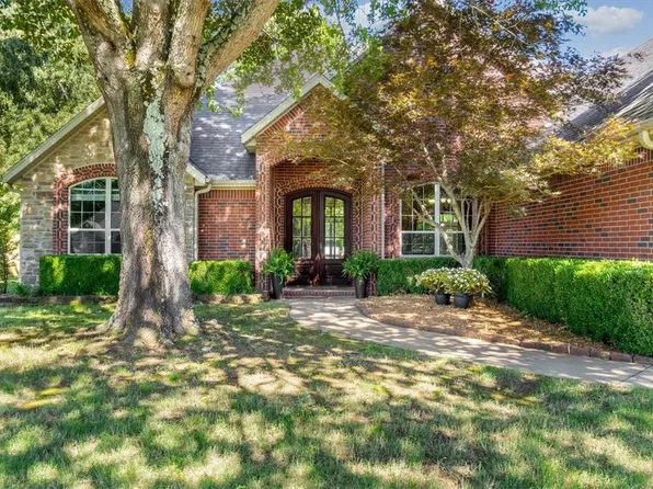 9256 W Forest Hills Dr, Fayetteville, AR 72704