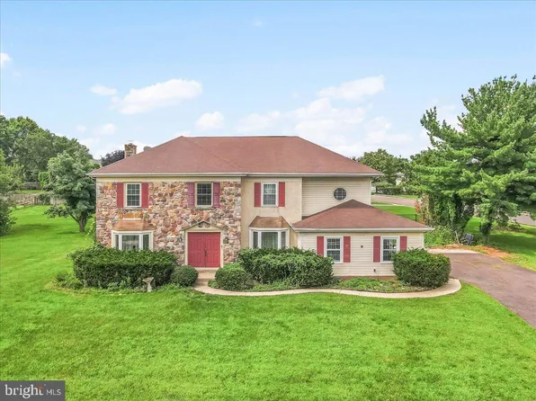 906 River View Cir, Phoenixville, PA 19460