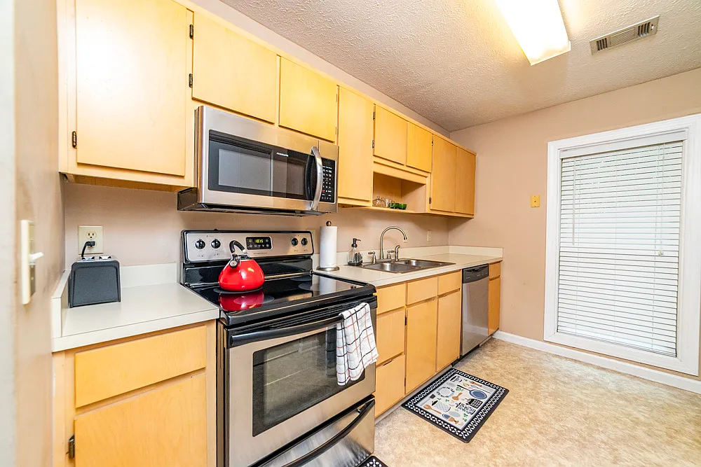 484 Fairchase Ct — Photo 2