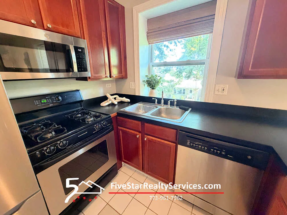 2 bed, 900 sqft, $1,800 — Photo 3