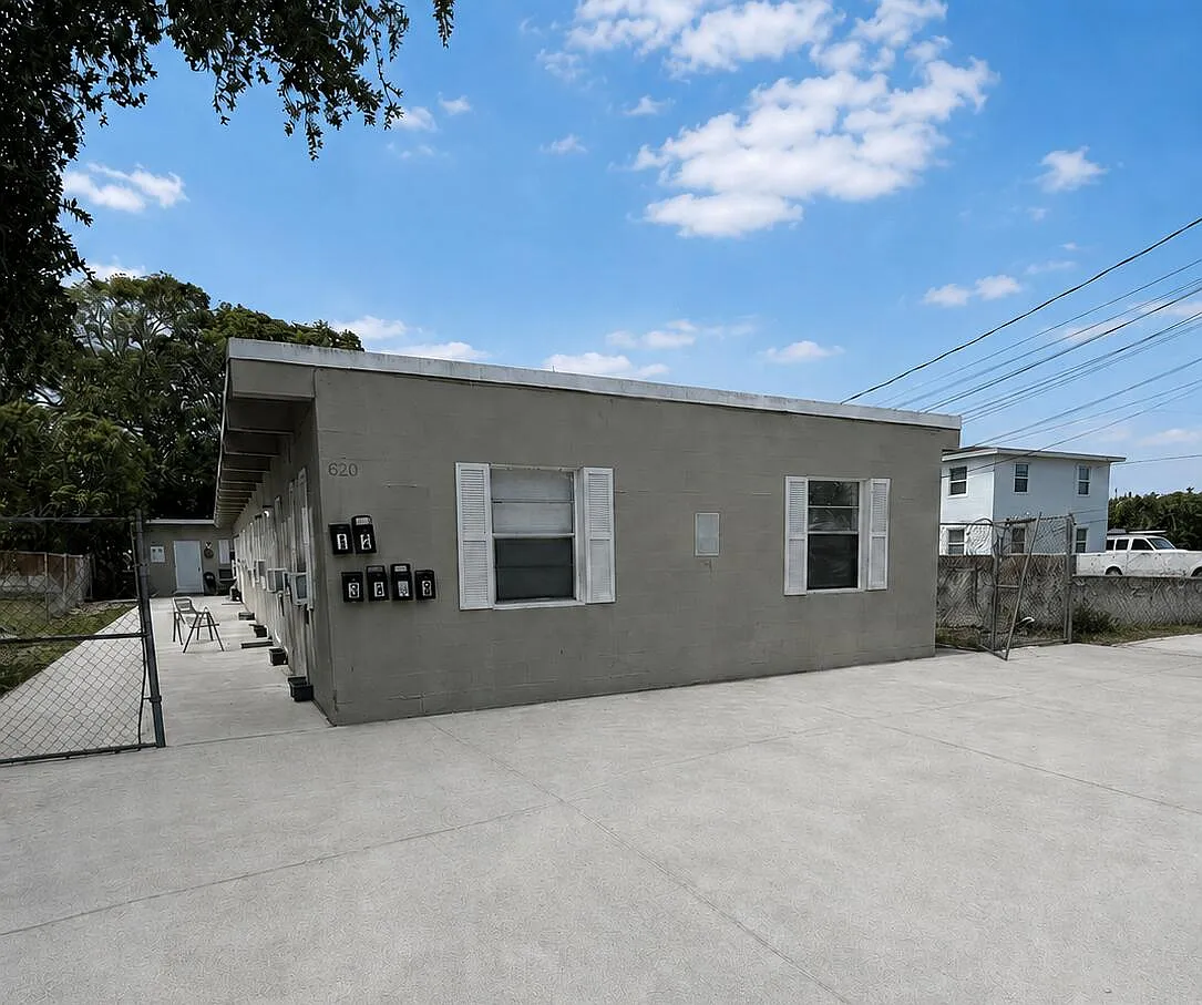 2 bed, 1.0 bath, 720 sqft, $1,250 — Photo 2