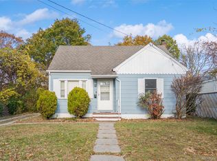 7 W Bay Shore Rd, Bay Shore, NY 11706