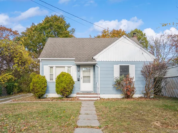 7 W Bay Shore Road, Bay Shore, NY 11706