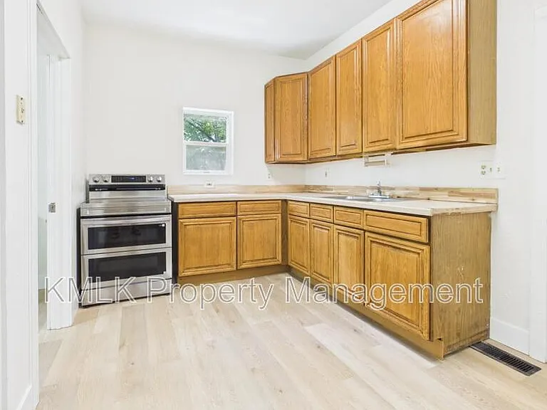 508 Crouse St — Photo 14