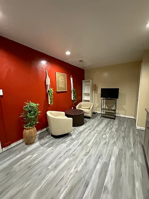 1 bed, 400 sqft, $1,289 — Photo 2