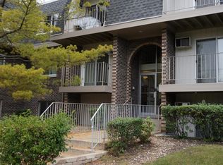 866 Crimson Ct APT 107, Prospect Heights, IL 60070