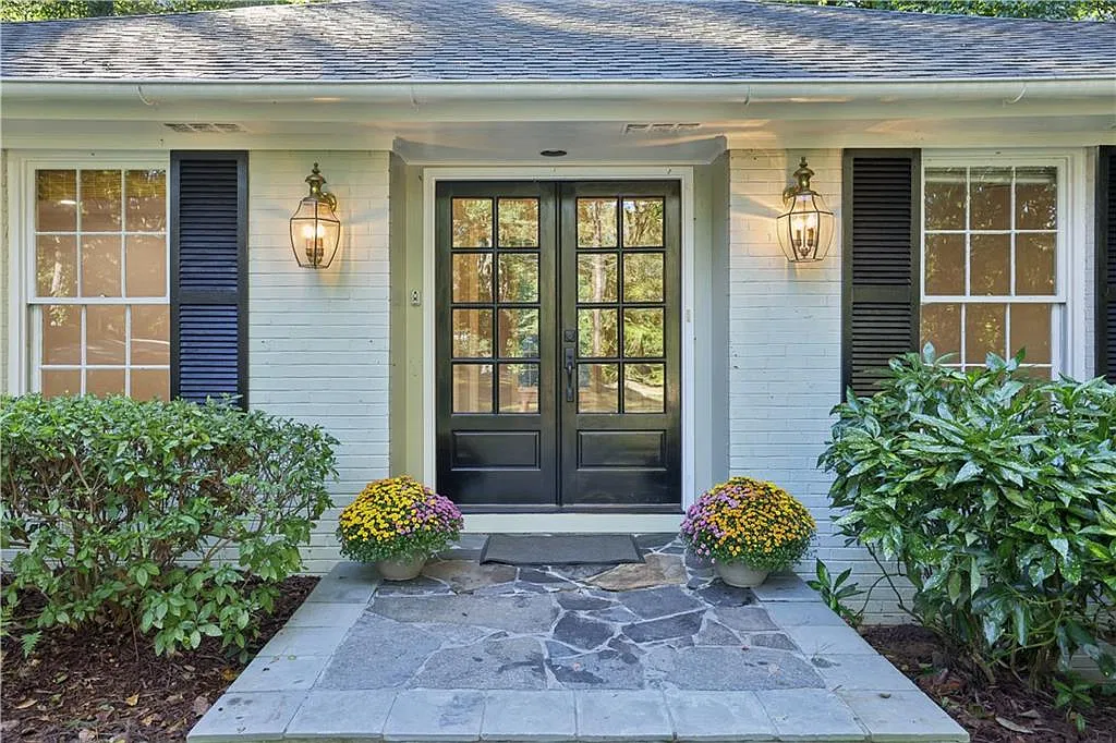 5 bed, 3.0 bath, 2106 sqft, $6,500 — Photo 2