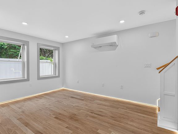 5th image of 161 Woodlawn Ave #4