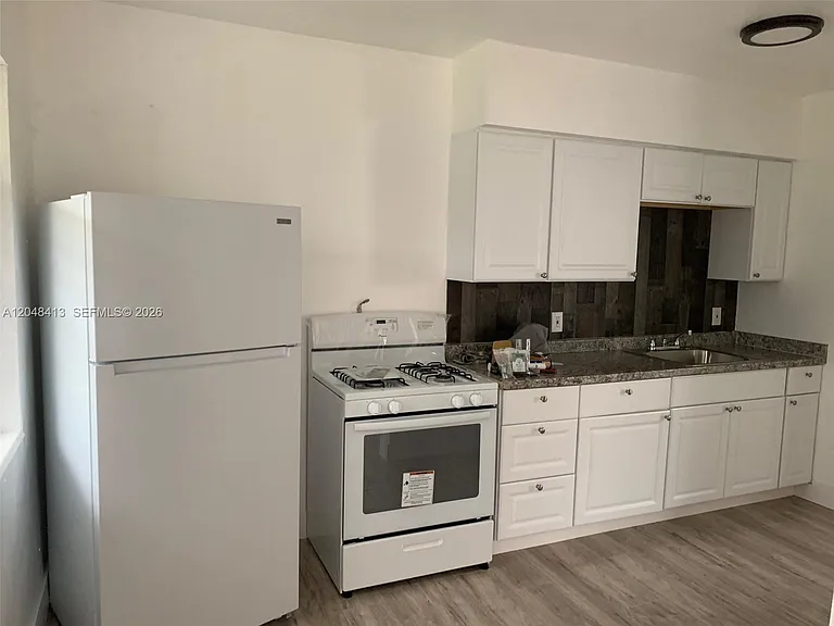 16675 NE 20th Ave #6 — Photo 2